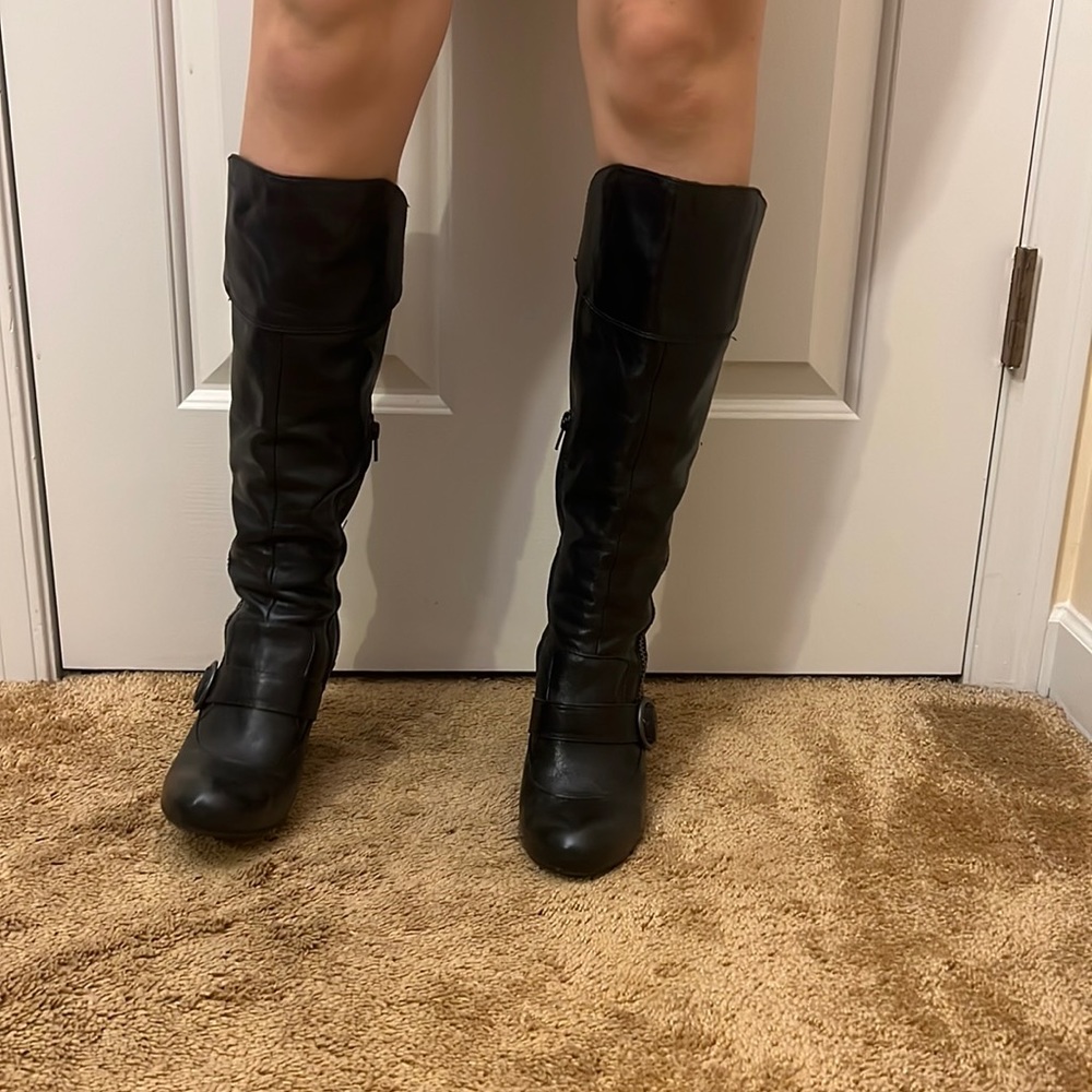EEUC Born Crown Boots size 7.5